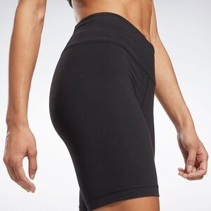 Reebok Women's Identity Fitted Shorts Black Size L‎ NWT Mid Rise Stretch Gym